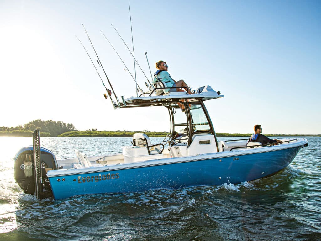 Everglades 273CC motoring in the river