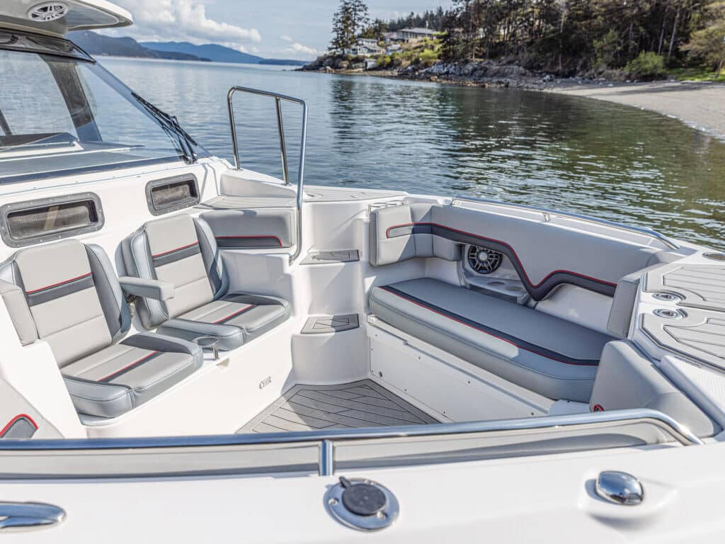 Solara S-310 CW bow seating