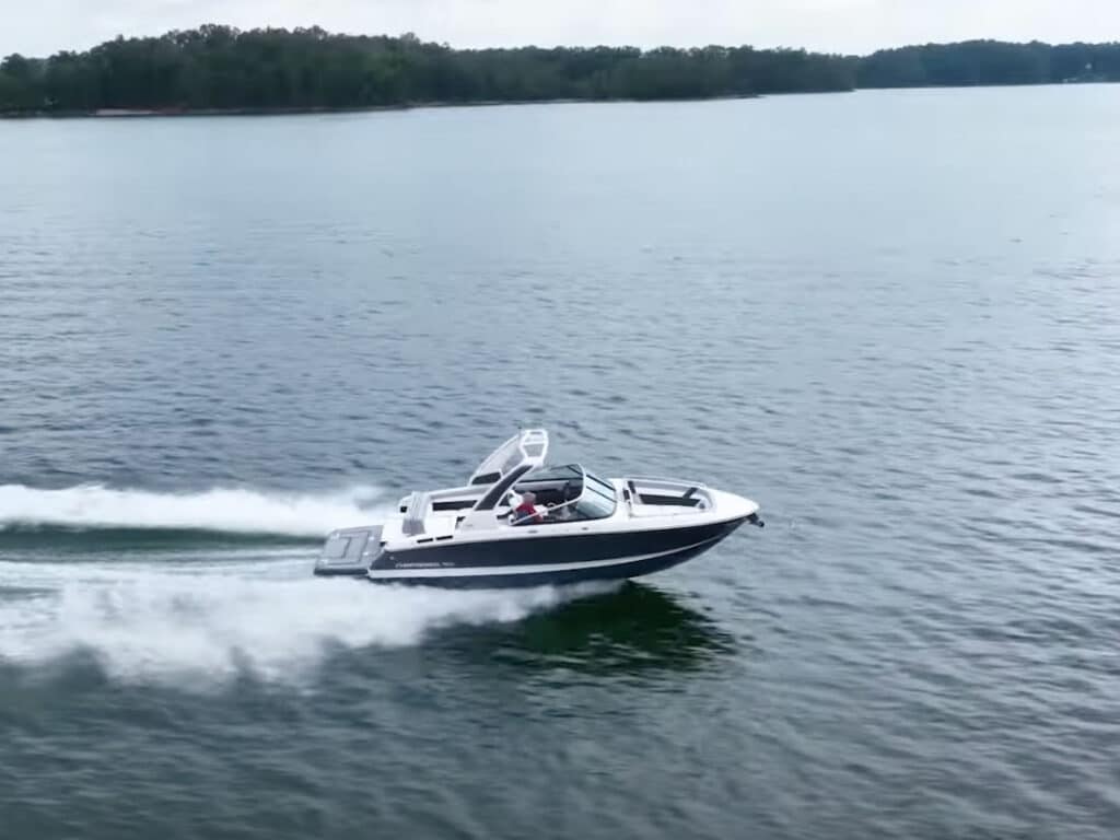 Chaparral 267 SSX running on the lake