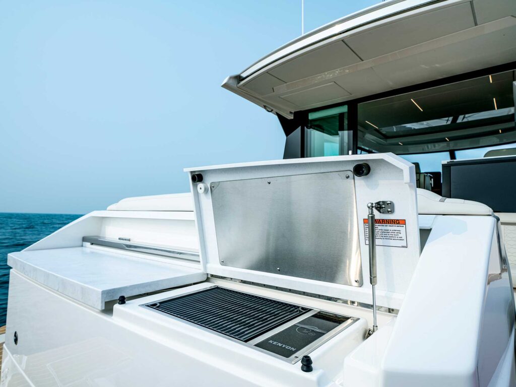 Tiara Yachts 48 LE outside cooktop