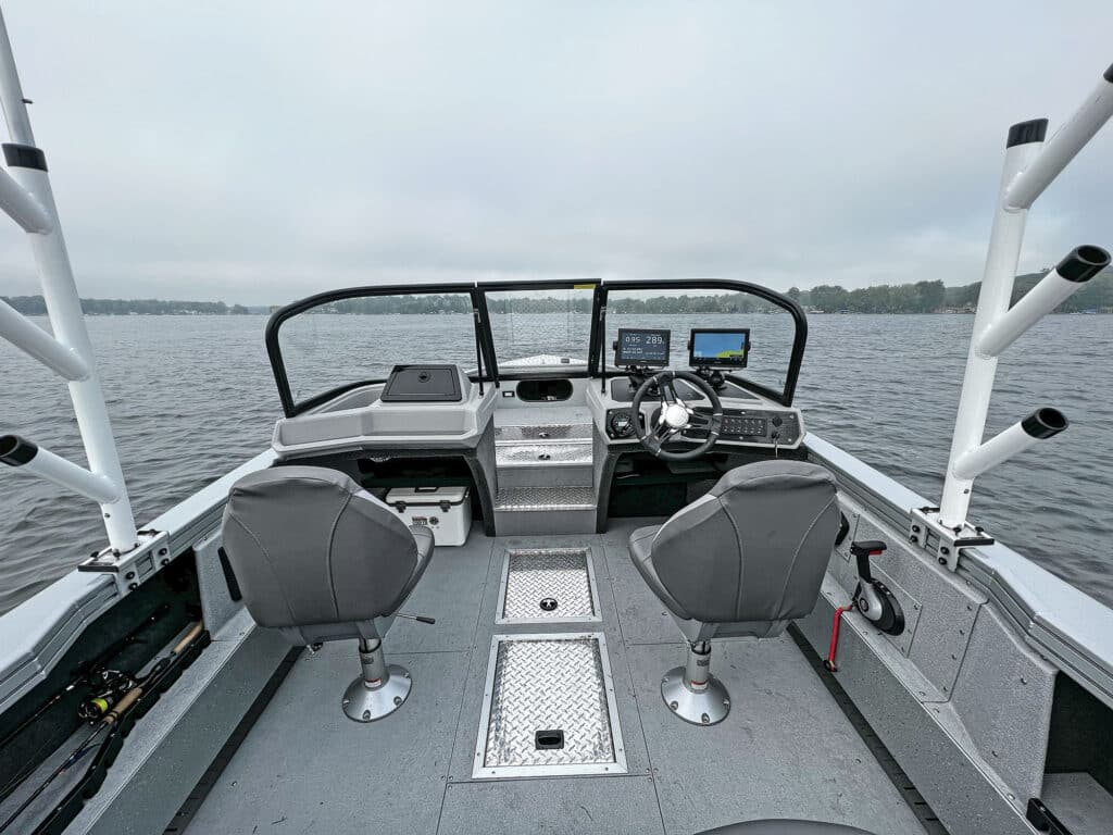 Smoker Craft Adventurer 210 GLS Sport cockpit