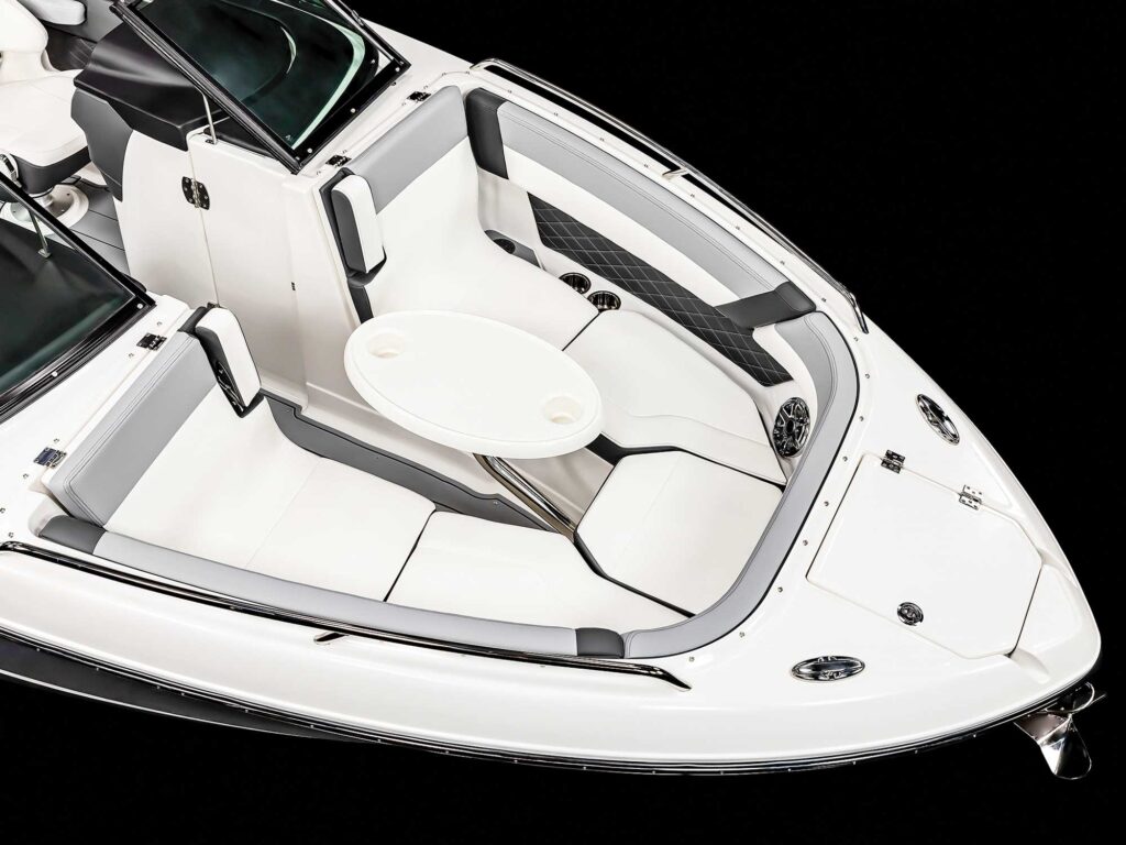 Chaparral 267 SSX bow seating