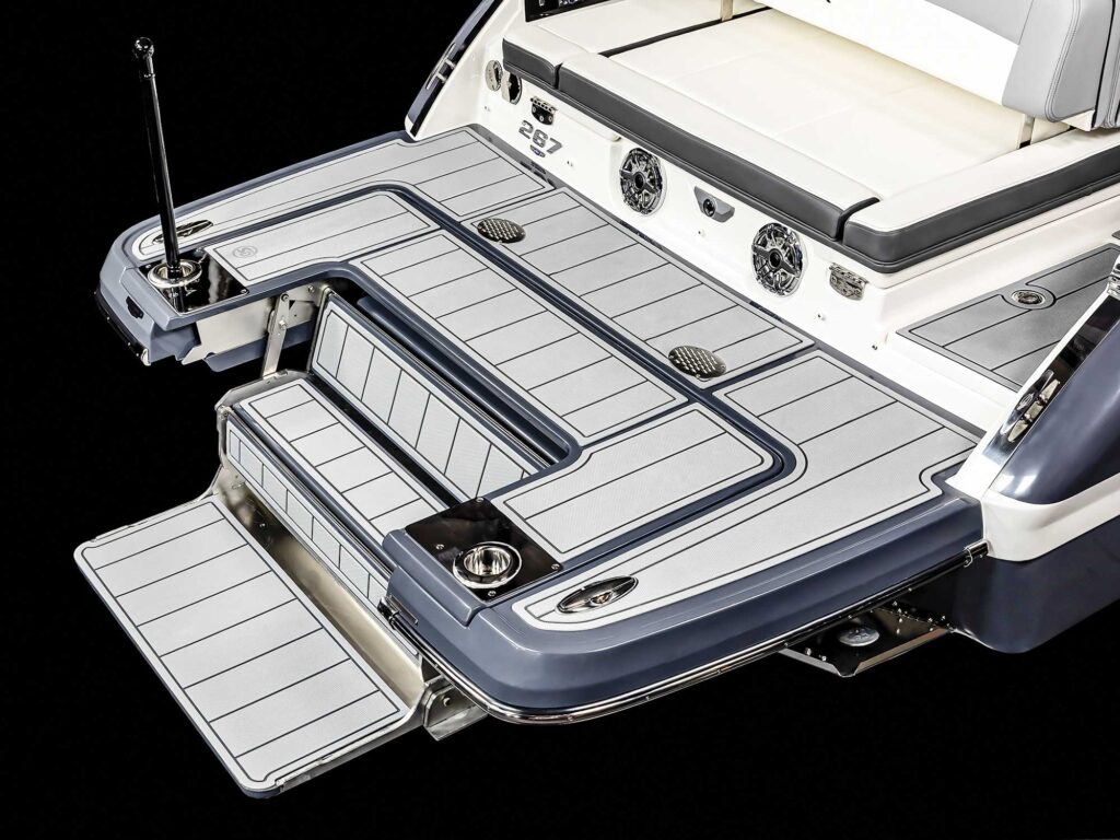Chaparral 267 SSX Infinity Power Step