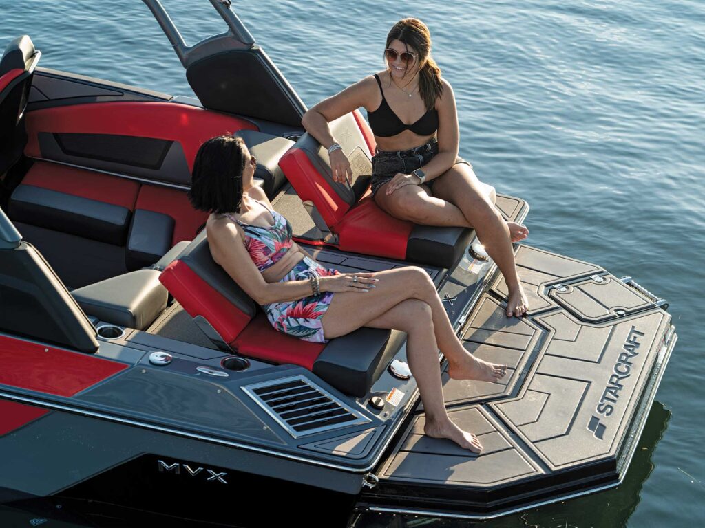 Starcraft MVX 230 Surf aft seating