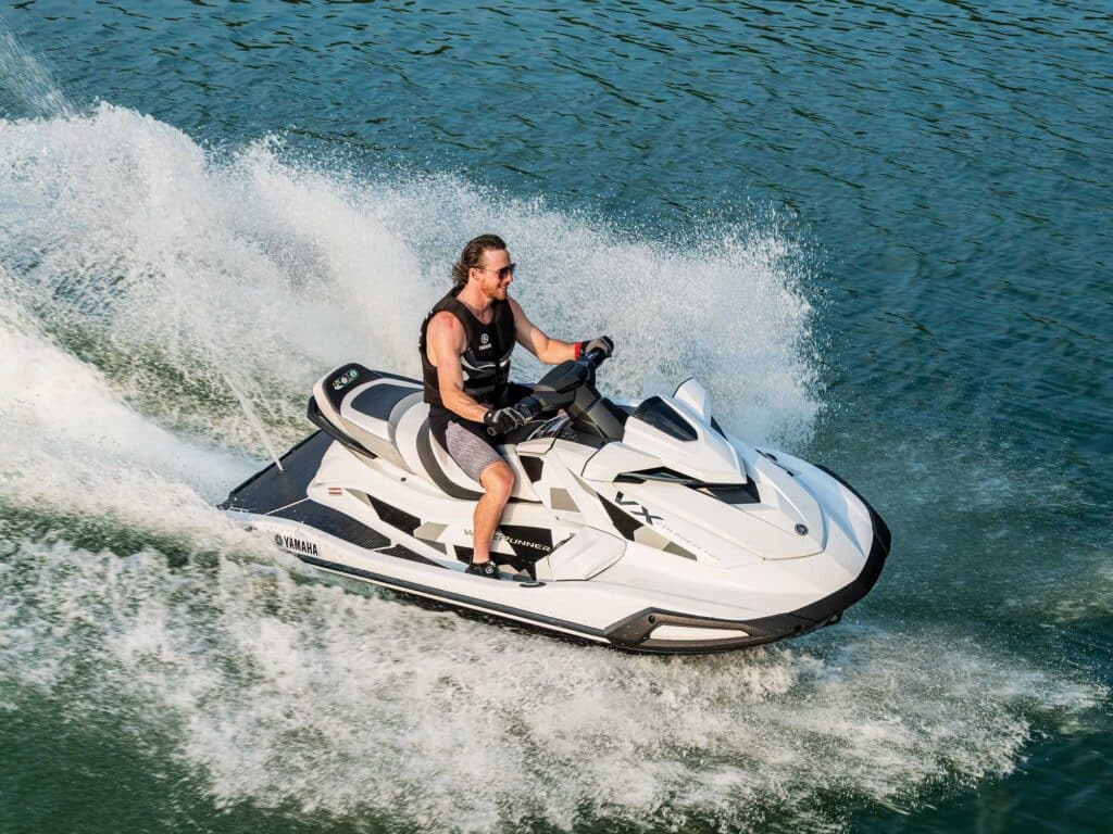 Yamaha VX Cruiser HO cruising