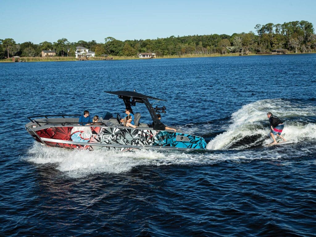 Anthem Kalon 23 pushing a wake