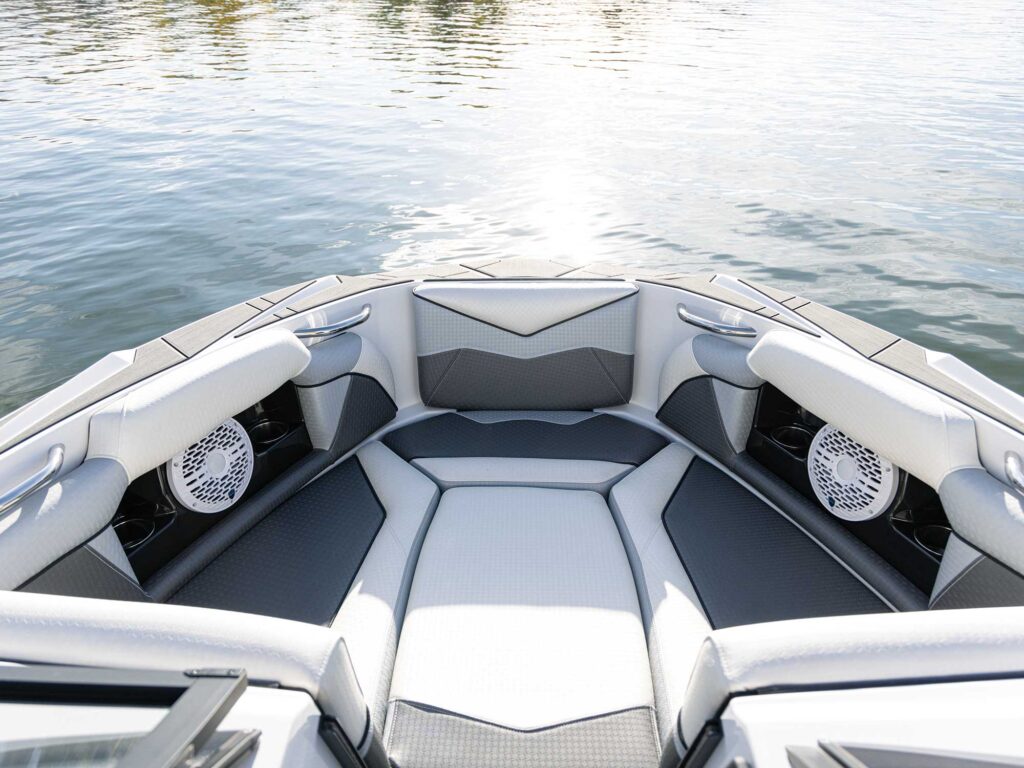 Supreme S220 bow seating