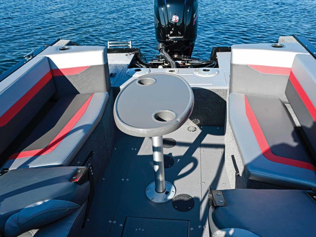 Princecraft Sport 175 aft seating