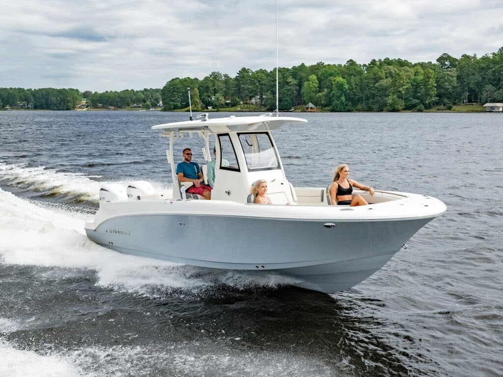 Stingray 253 CC on the river