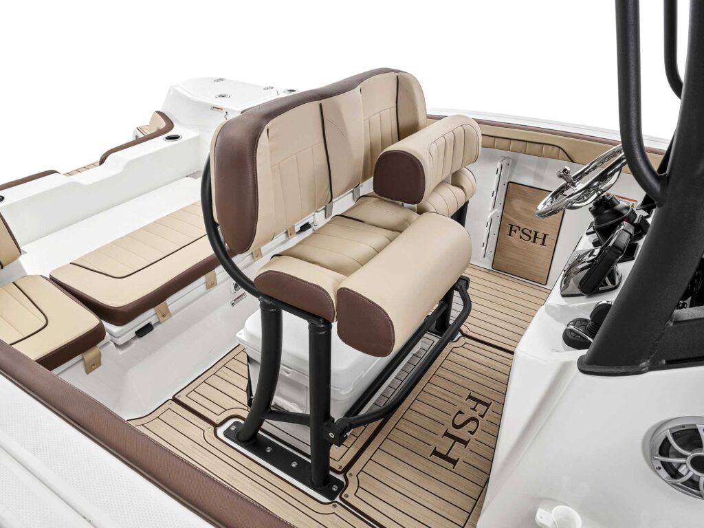 Yamaha 255 FSH Sport H helm seating