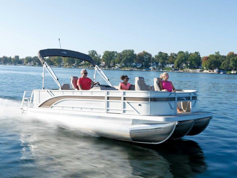 Bennington 20 SF-SPS cruising