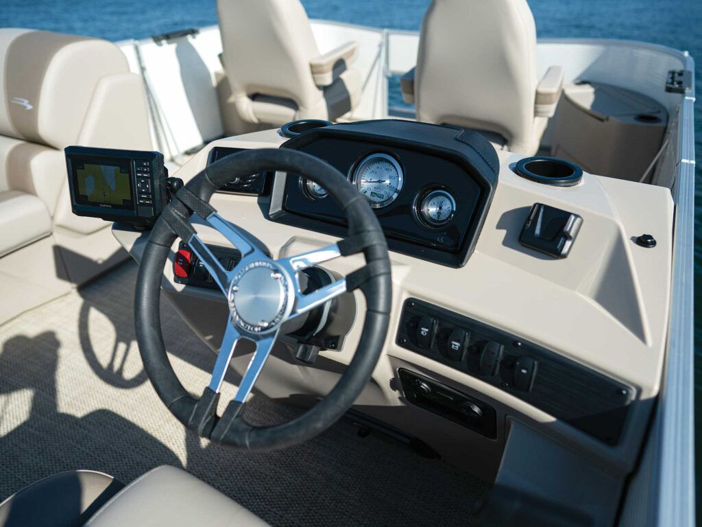 Bennington 20 SF-SPS helm