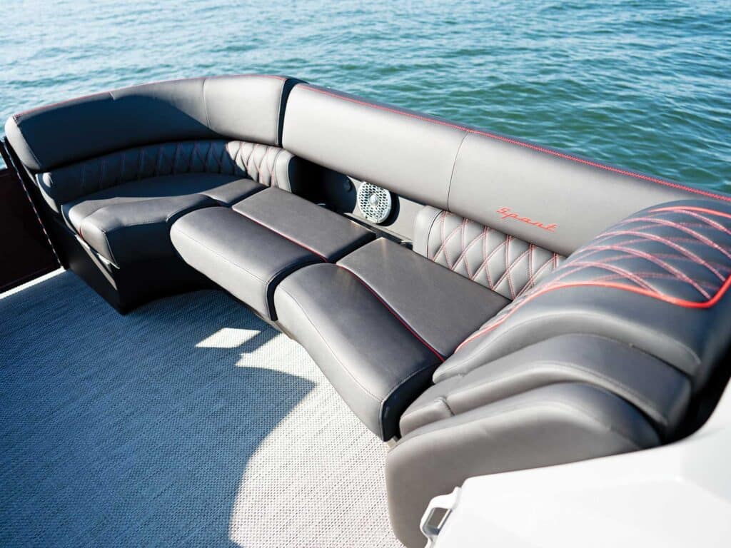 Bennington 23 RX Sport Swingback bow seating