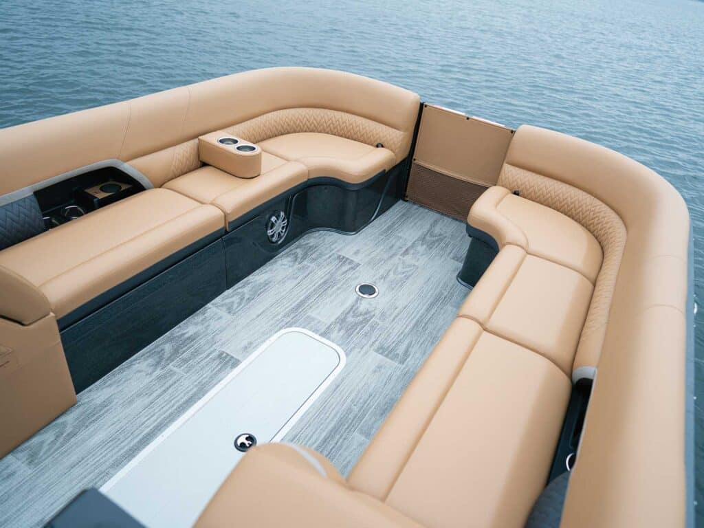 Crest Caribbean Platinum 250 SLS bow seating