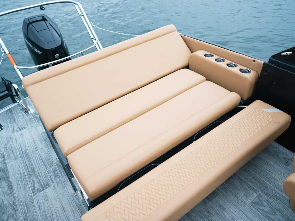 Crest Caribbean Platinum 250 SLS aft sunpad