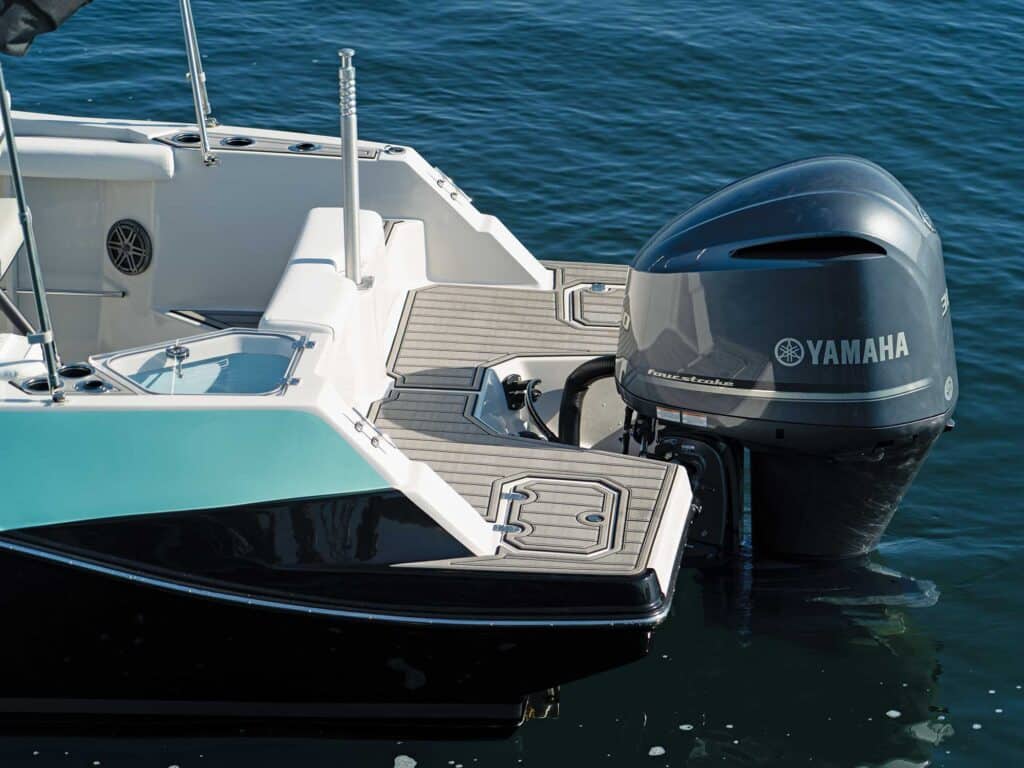 Starcraft SVX 231 OB CC aft deck