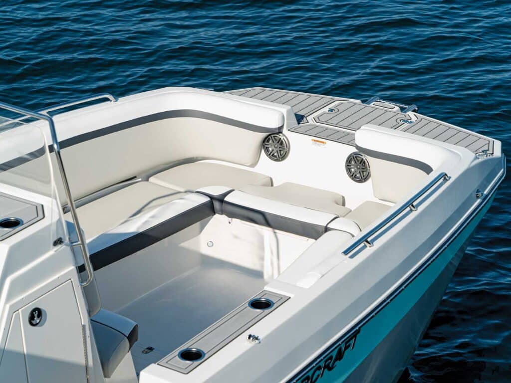 Starcraft SVX 231 OB CC bow seating