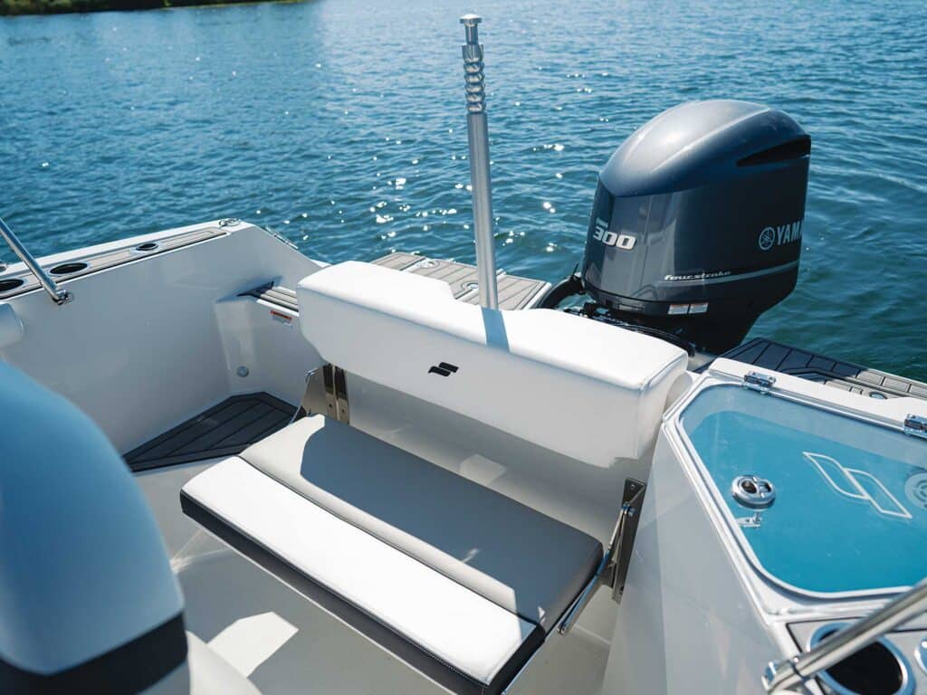 Starcraft SVX 231 OB CC aft seating