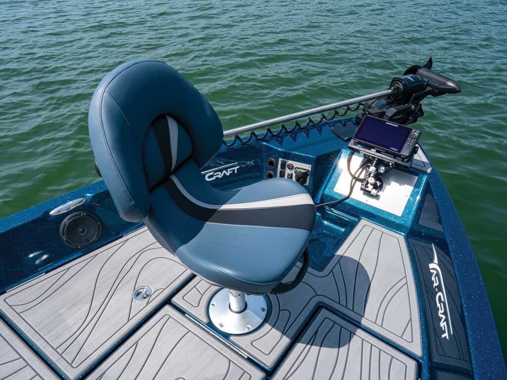 Yar-Craft 210 TFX forward seat