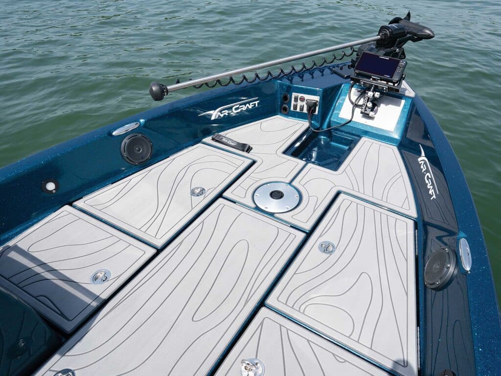 Yar-Craft 210 TFX forward platform