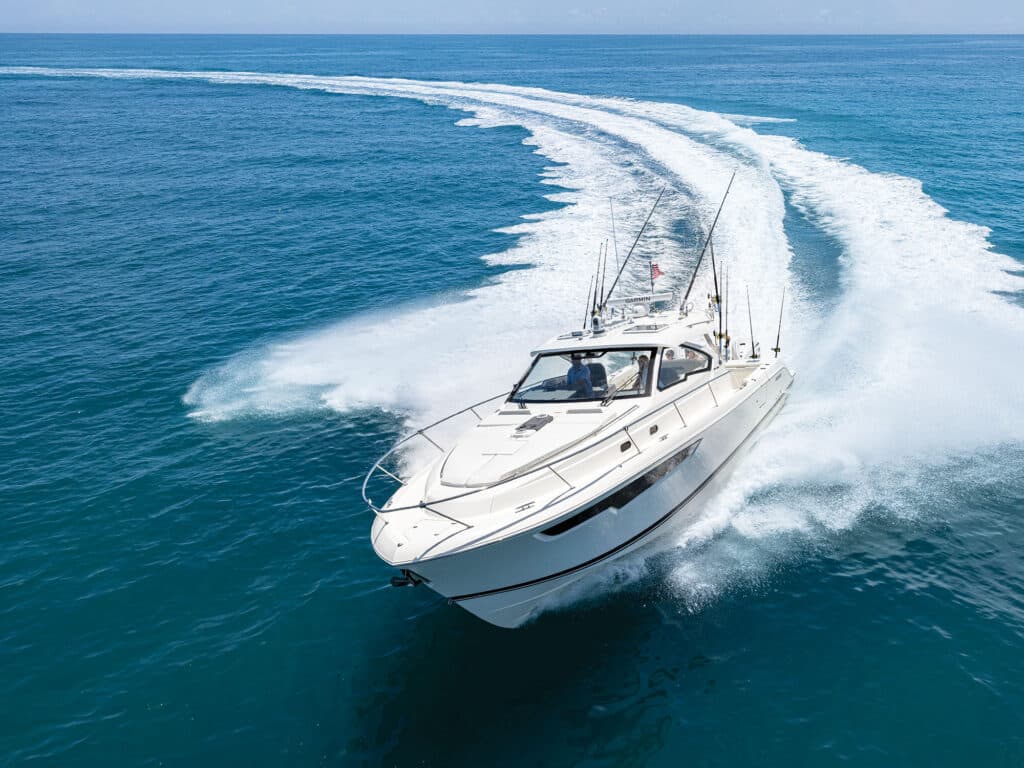 Pursuit OS 405 Offshore running on the ocean