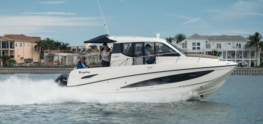 Bayliner T29EX running inshore