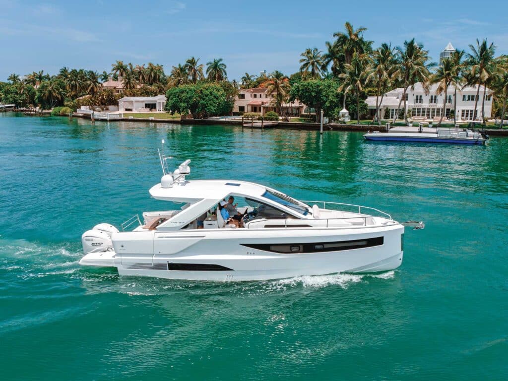 Jeanneau DB/37 OB cruising