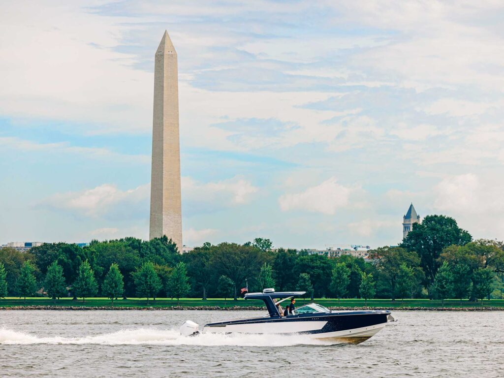 Boat running in Washington D.C.