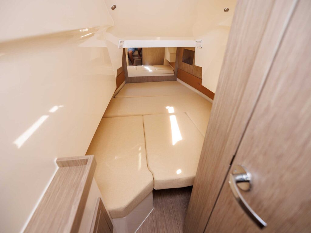 Nuova Jolly Prince 33 CC cabin