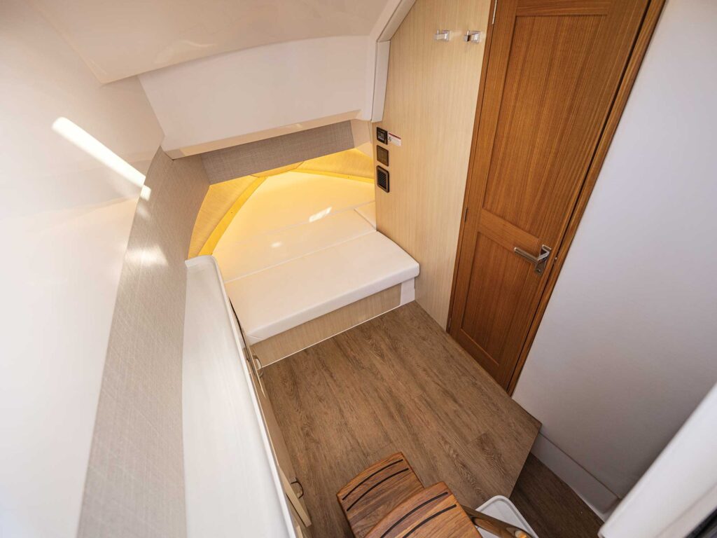 Regal 38 Surf cabin