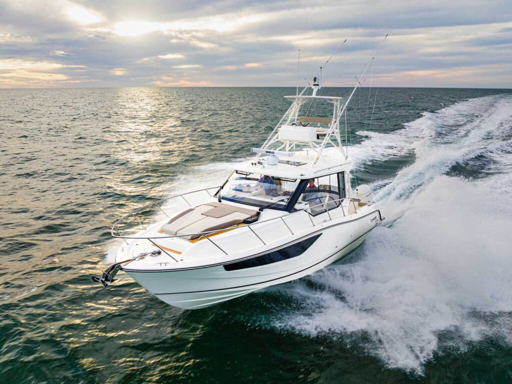 Boston Whaler 365 Conquest