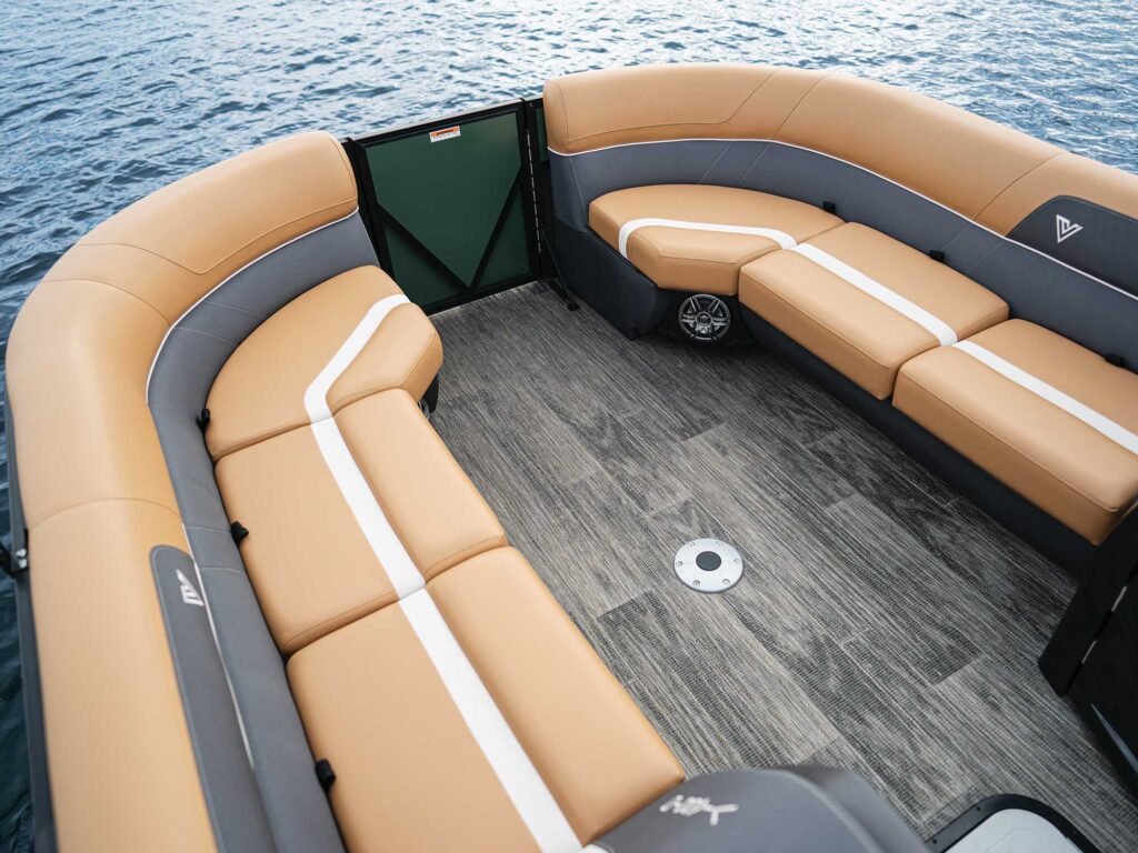 Viaggio Lago X24S bow seating