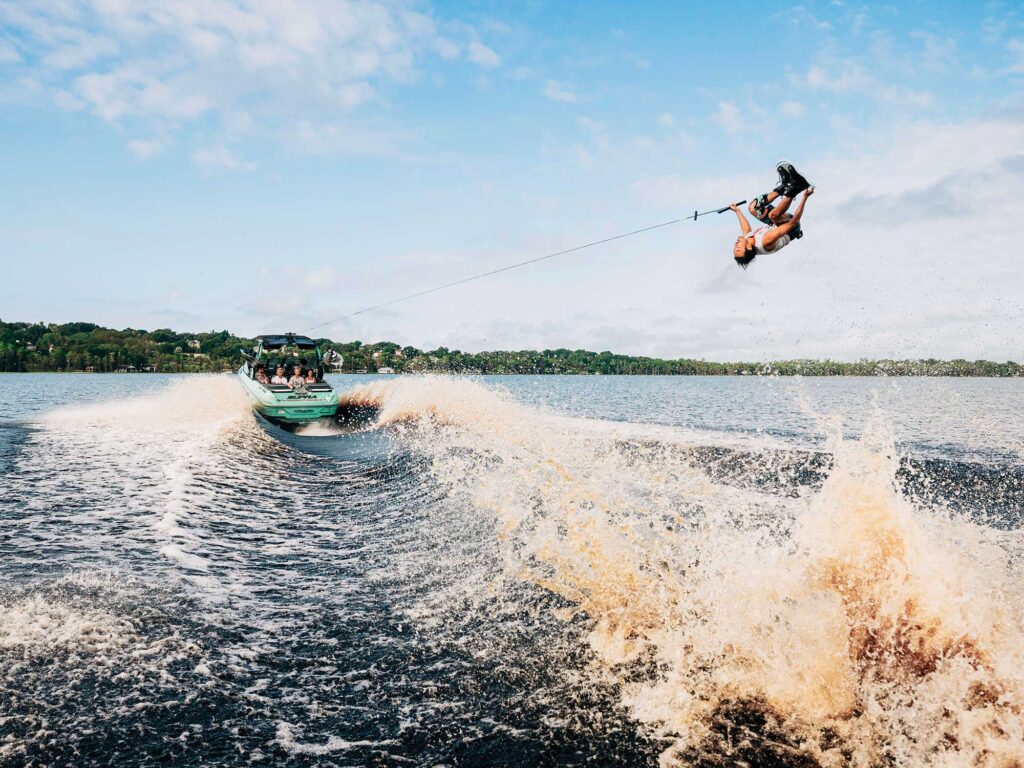 Supra SV wakeboarding