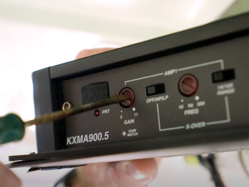 Adjusting an amplifier