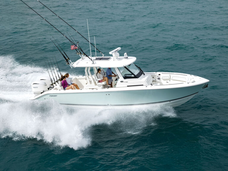 Pursuit S 328 Sport running offshore