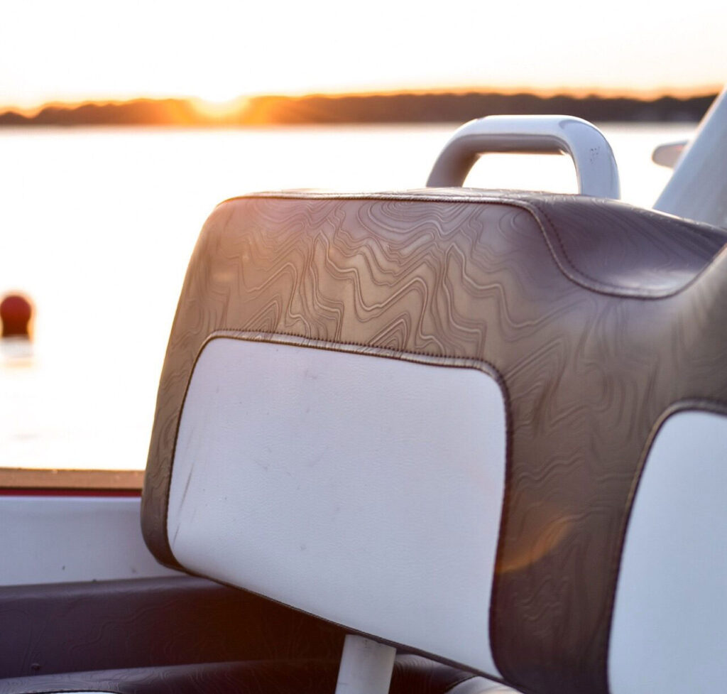 Highfield Velox 420 helm seating
