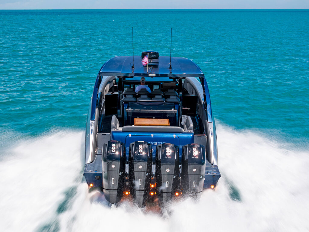 Mystic Powerboats M5200XL outboards