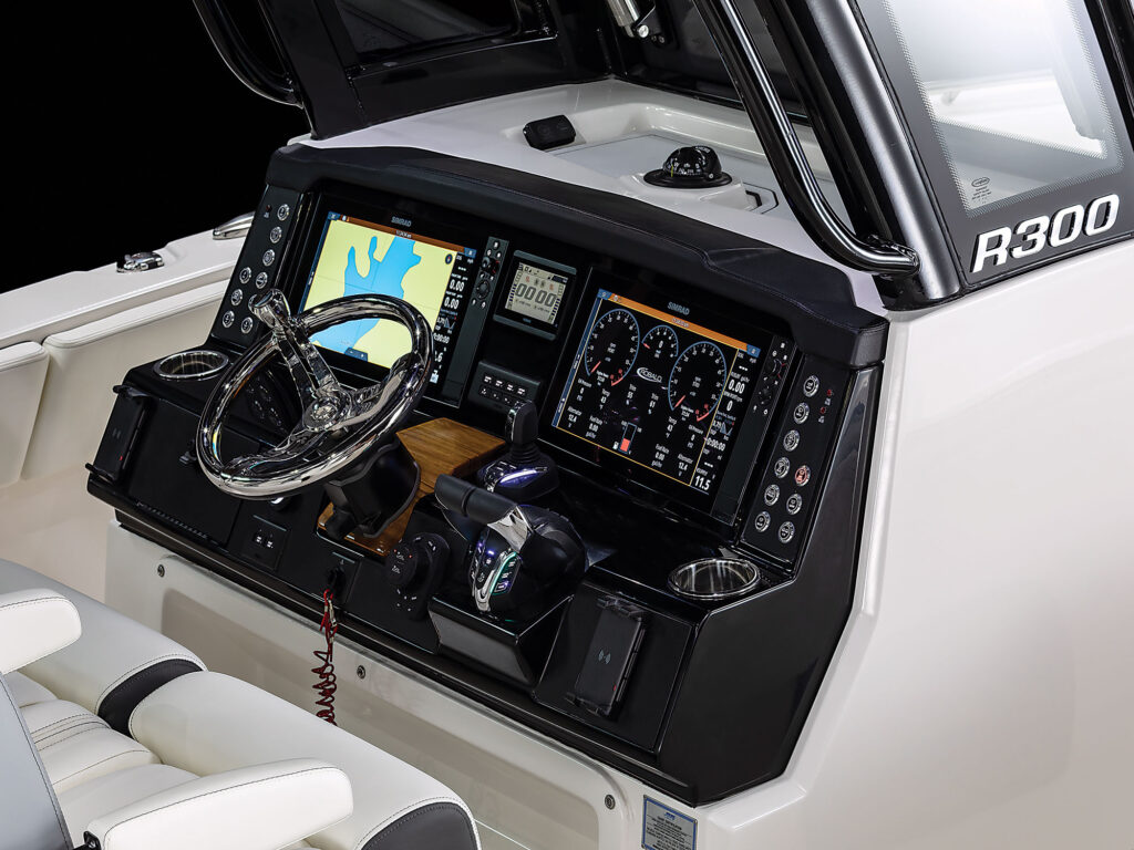 Robalo R300 helm