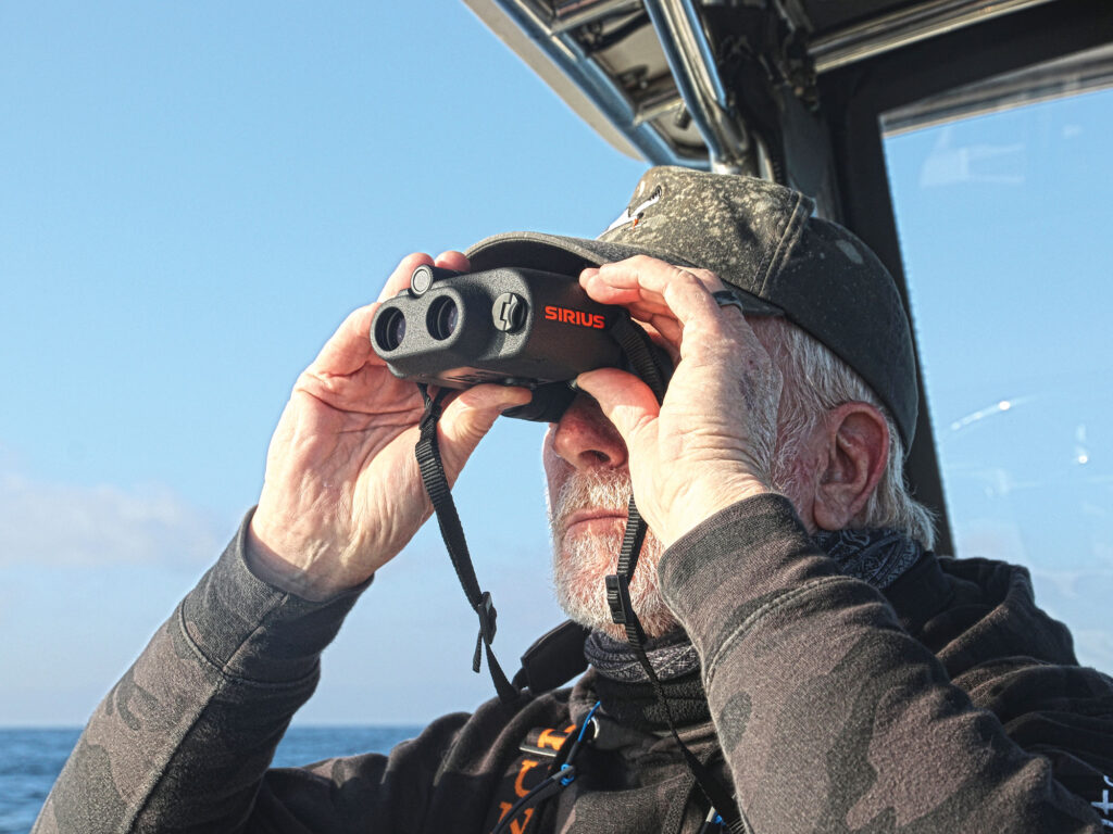 Boater using stabilized binocs