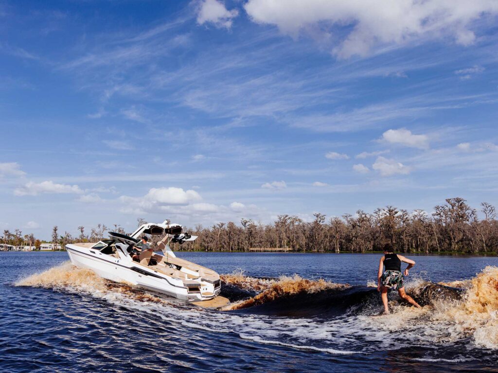 MasterCraft XStar 23 wakesurfing