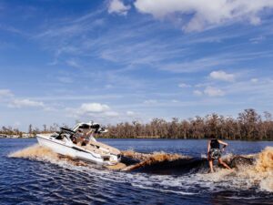 MasterCraft XStar 23 wakesurfing