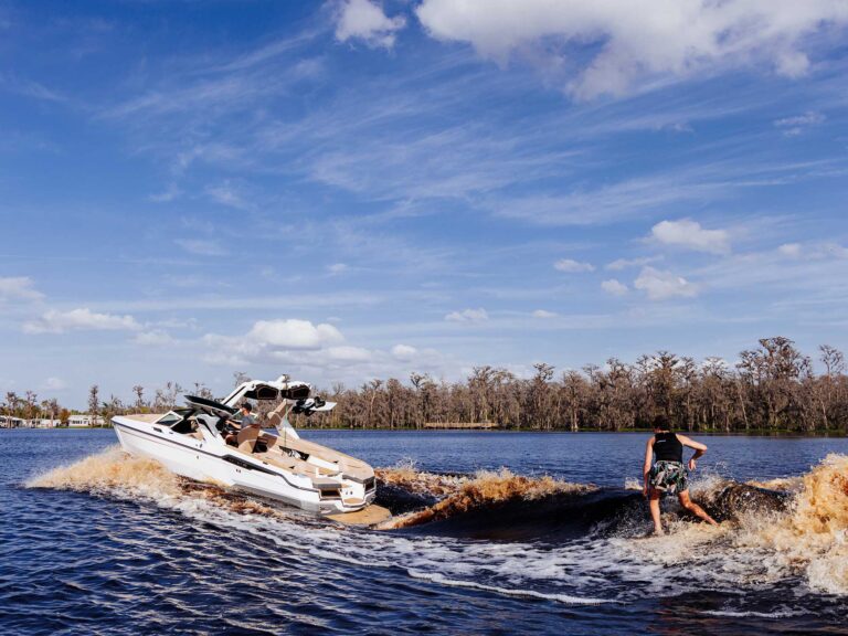 MasterCraft XStar 23 wakesurfing