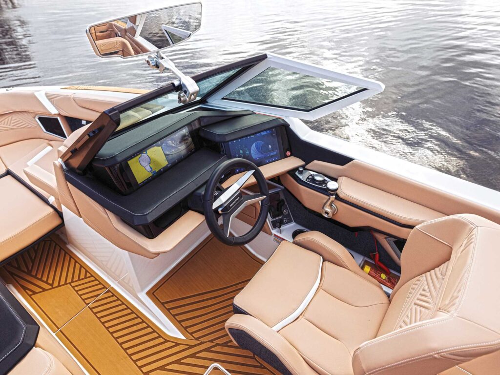 MasterCraft XStar 23 helm