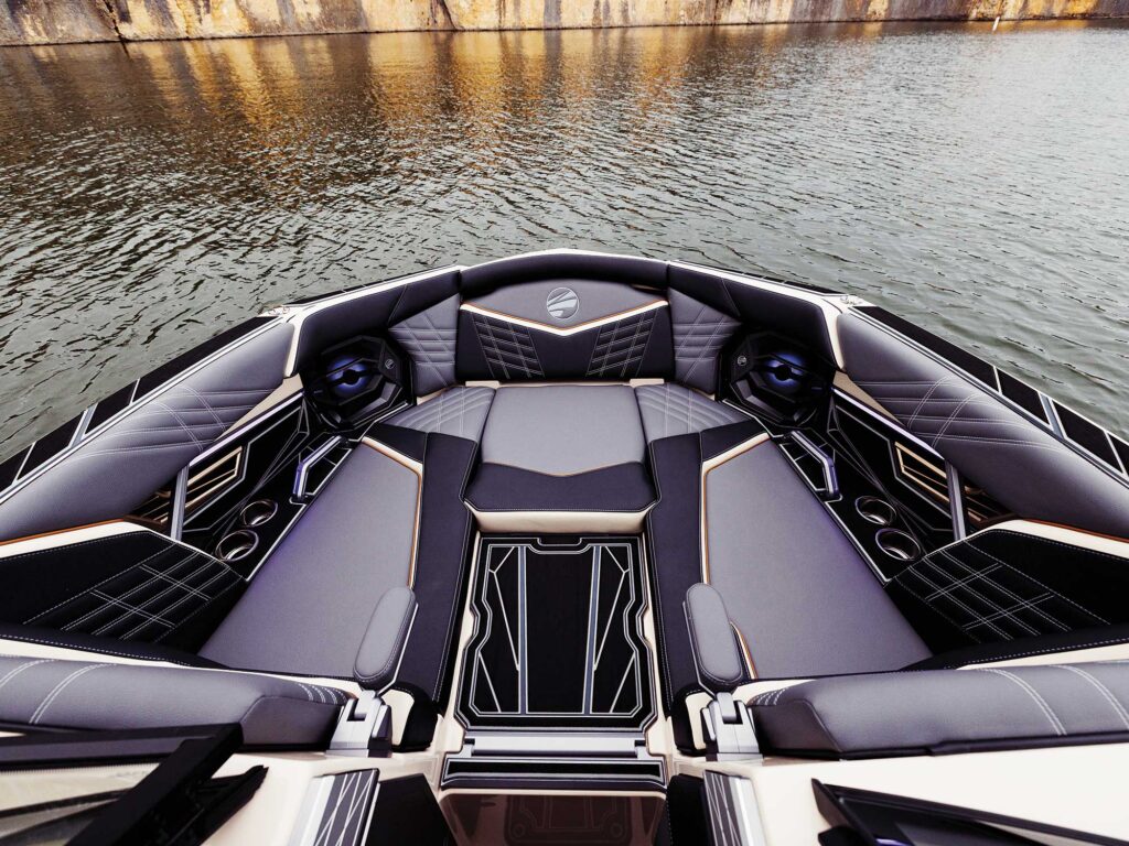 Tigé Ultré 23ZX bow seating