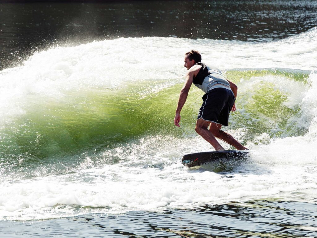 Tigé Ultré 23ZX wakesurfing