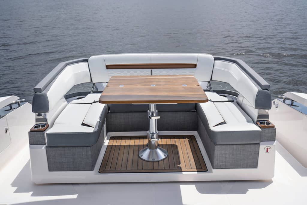 Tiara Sport 43 LS sliding cockpit table