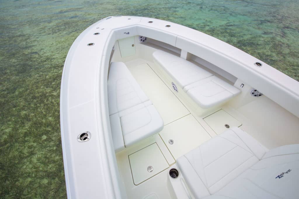 SeaVee 322Z bow seating
