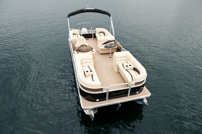 Aluminum Pontoon vs Fiberglass Deck