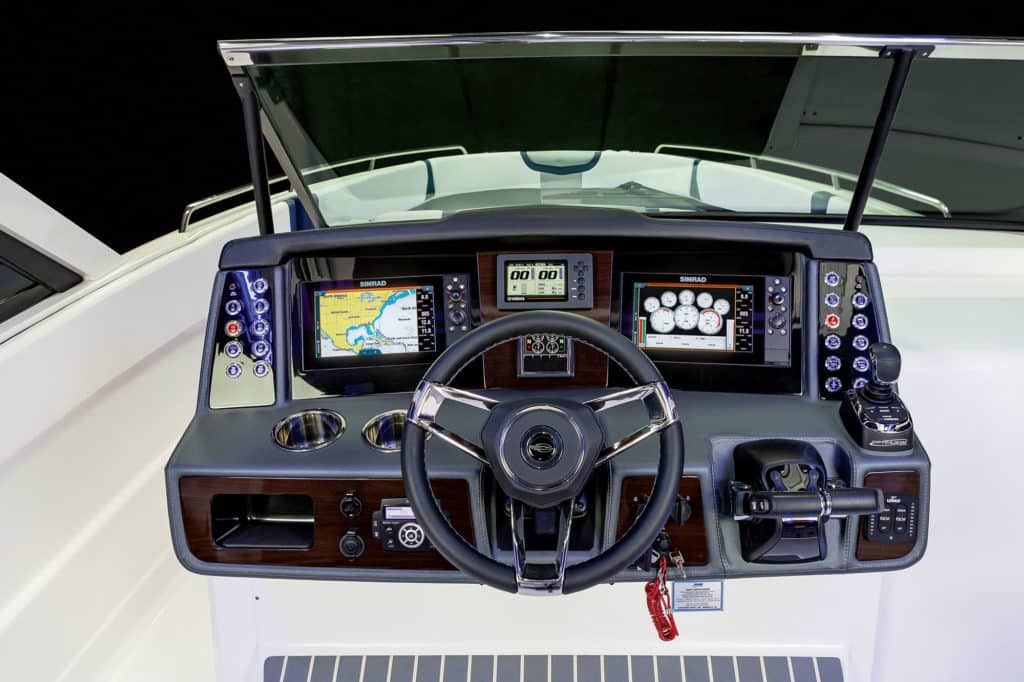 Chaparral 300 OSX helm