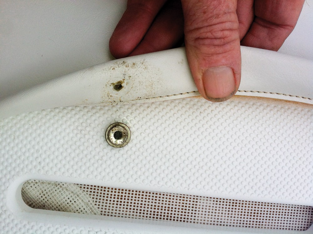 Repairing a pulled canvas snap